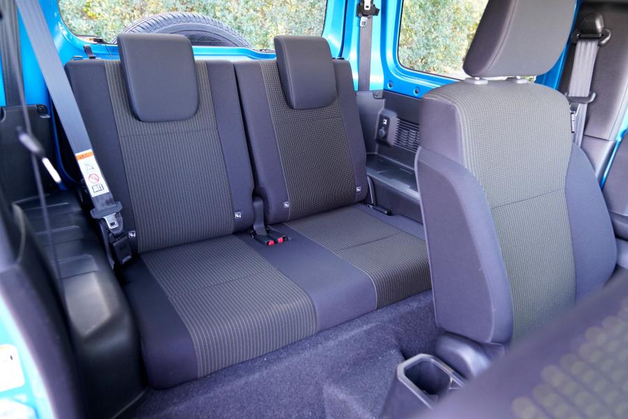 Интерьер Suzuki Jimny Sierra JC 2018 года  (JP) (фото 12 из 18)
